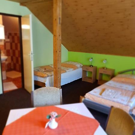 Guest House Pod Lesem Merklin Dış mekan fotoğraf