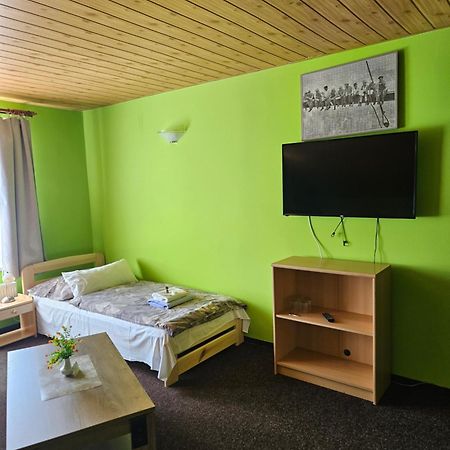 Guest House Pod Lesem Merklin Dış mekan fotoğraf