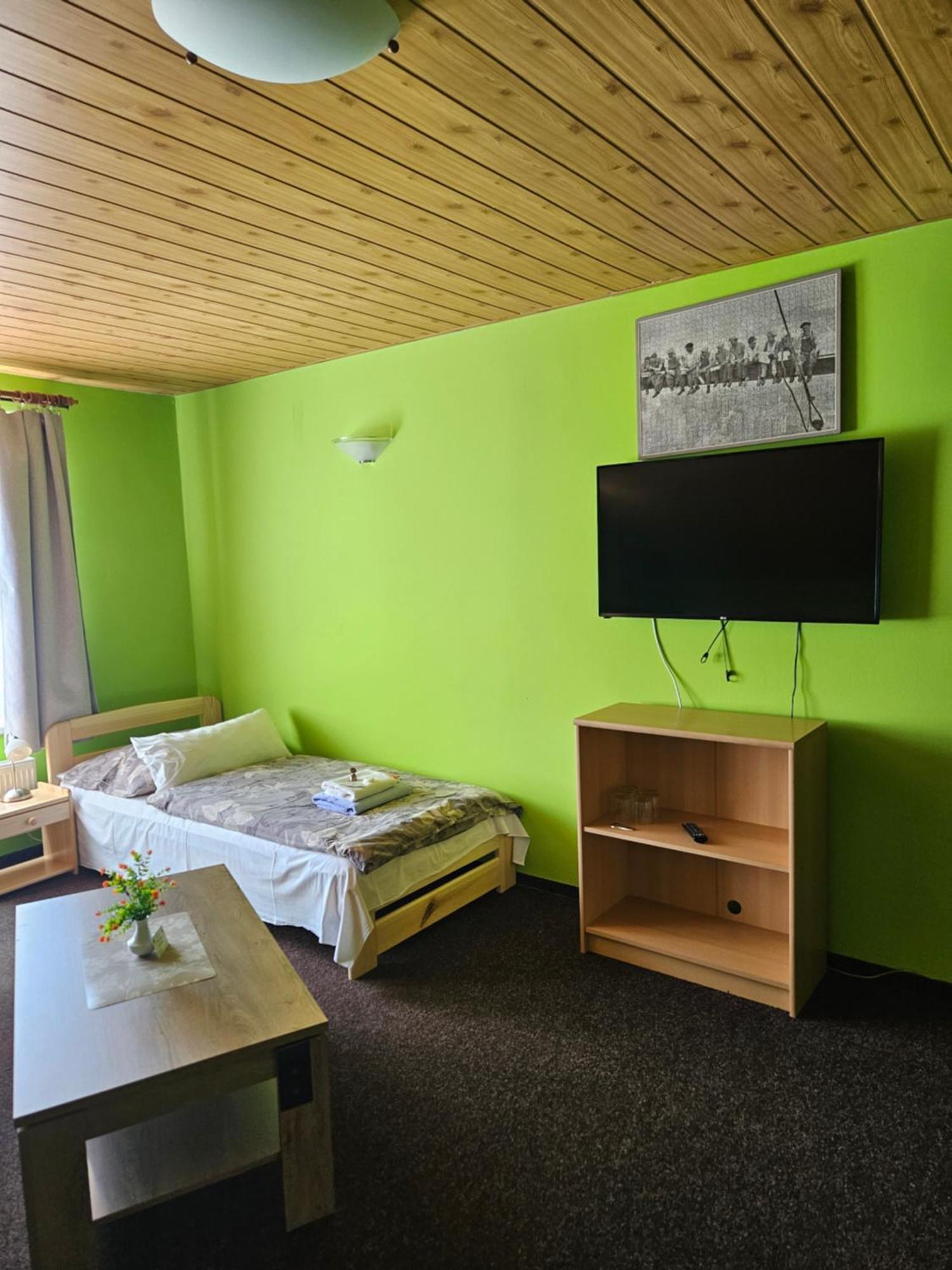 Guest House Pod Lesem Merklin Dış mekan fotoğraf
