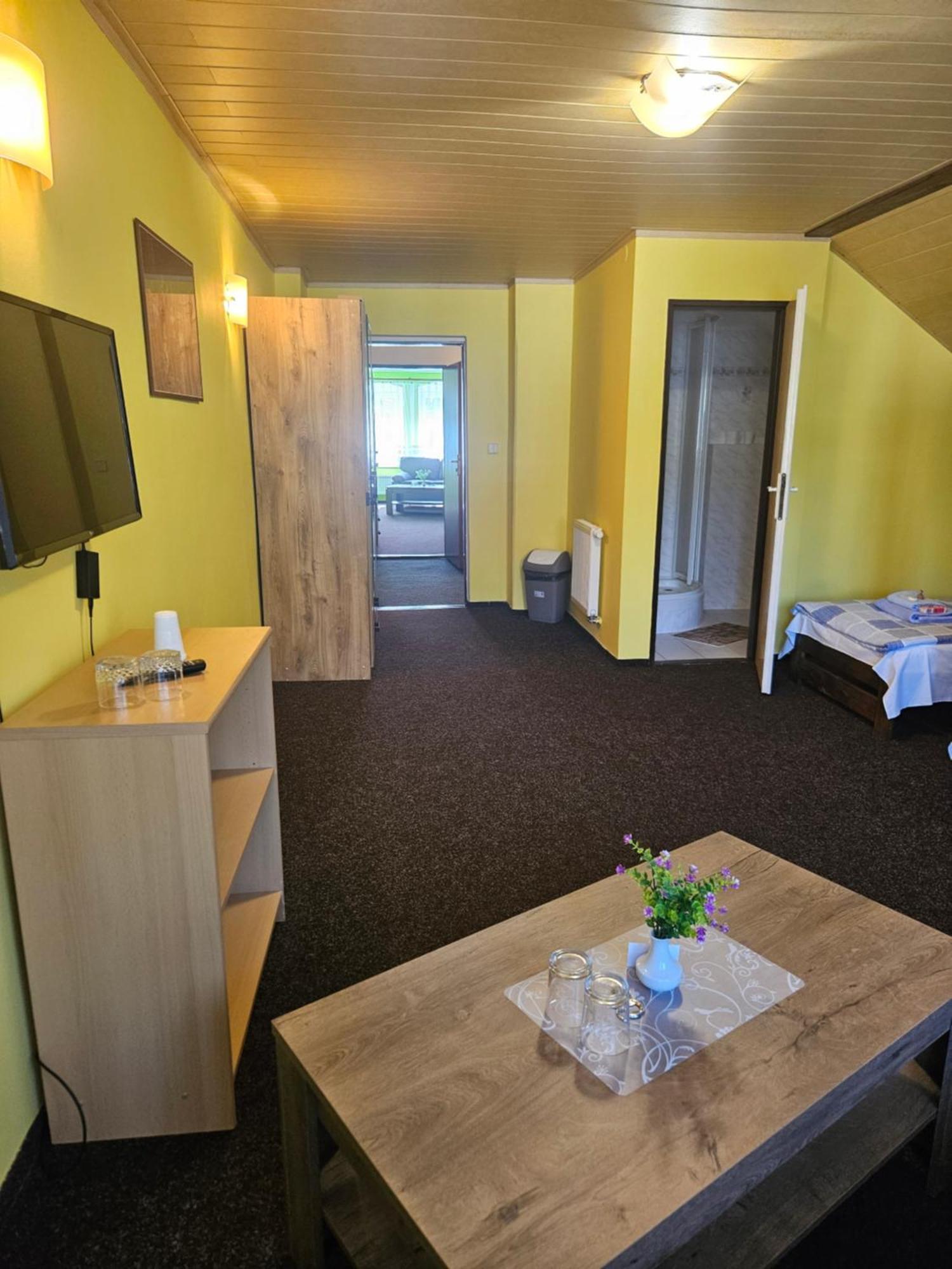 Guest House Pod Lesem Merklin Dış mekan fotoğraf